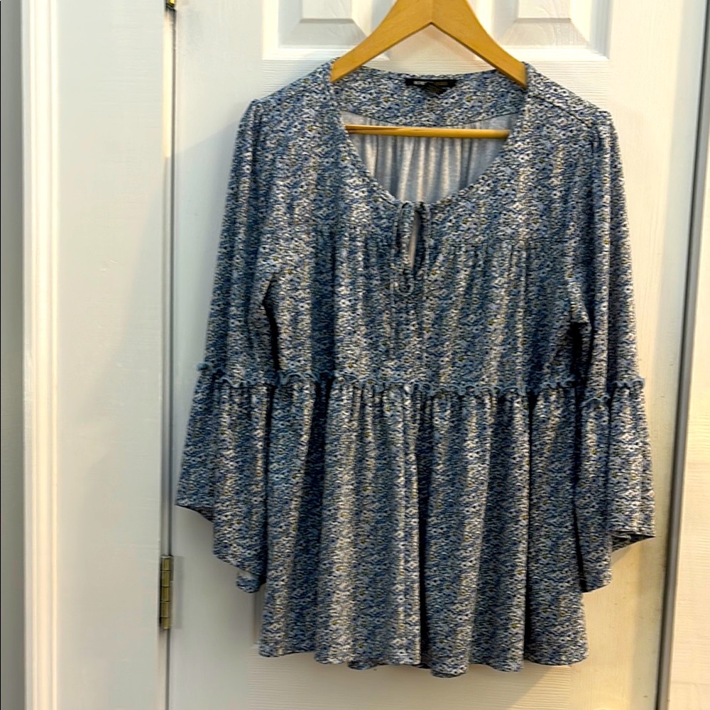 Robert Louis Baby Doll style Women's Blue Mini floral top - size L